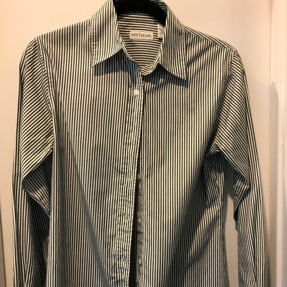 Ann Taylor black and white button down - Picture 2 of 3